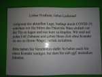 Schild für Zusteller und Lieferanten die Ware zwecks Kontaktreduzierung einfach vor die Tür zu legen.